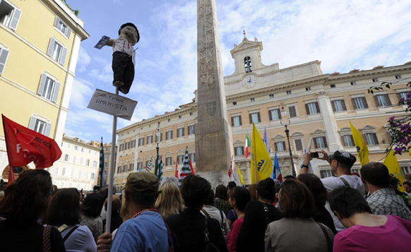 Le proteste davanti a Montecitorio