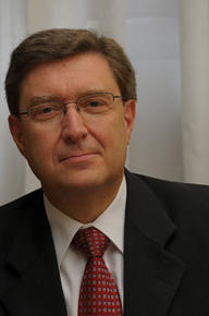 Enrico Giovannini:  presidente dell'Istat dall'agosto del 2009 e insegna statistica all'Universit di Roma. Negli anni precedenti  stato a capo del dipartimento di statistica dell'Ocse. Ha 56 anni.
