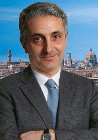 Gaetano Quagliariello:  senatore del Pdl, presidente e fondatore della Fondazione Magna Carta. Ha 53 anni.